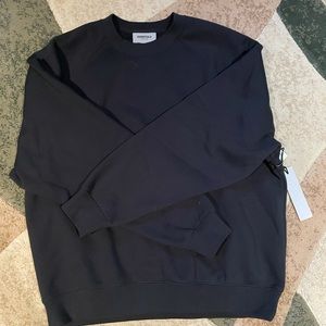 EssentialsFearofGod Black Crewneck 2021 Collection